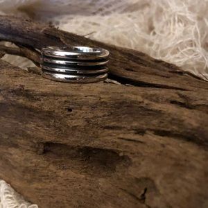 JAMES AVERY ~ Retired Women’s Band - Size 6